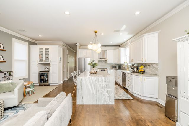 3238 N PIONEER Avenue, Chicago, IL 60634