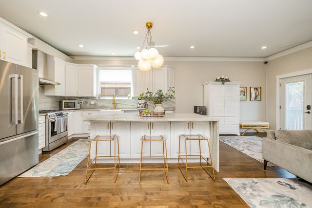 3238 N PIONEER Avenue, Chicago, IL 60634