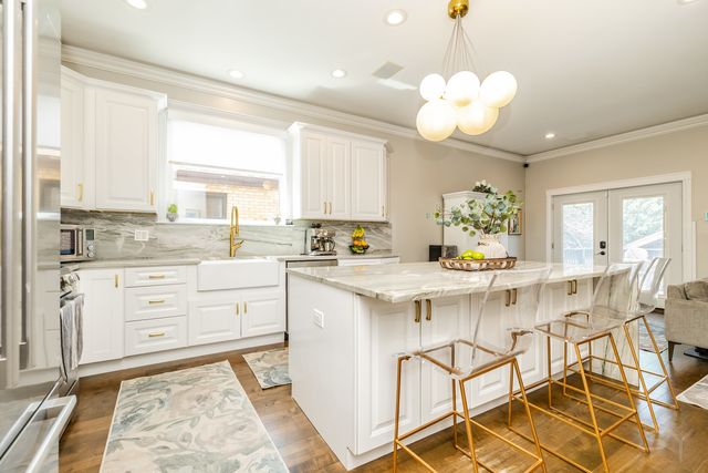 3238 N PIONEER Avenue, Chicago, IL 60634