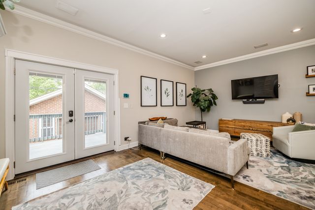 3238 N PIONEER Avenue, Chicago, IL 60634