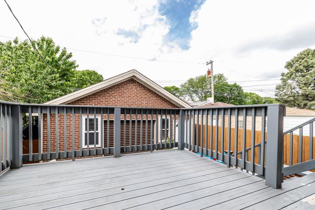 3238 N PIONEER Avenue, Chicago, IL 60634