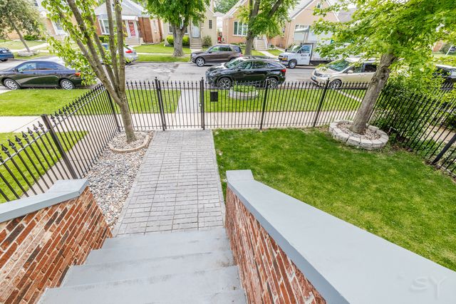 3238 N PIONEER Avenue, Chicago, IL 60634