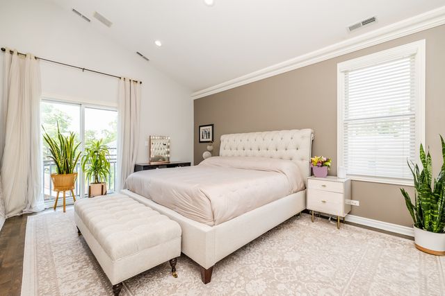 3238 N PIONEER Avenue, Chicago, IL 60634