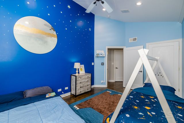 3238 N PIONEER Avenue, Chicago, IL 60634