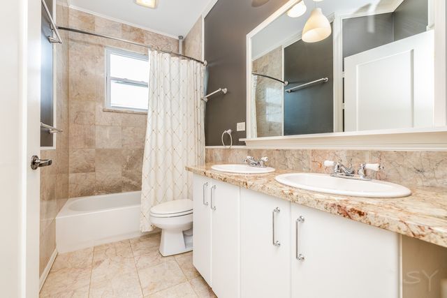 3238 N PIONEER Avenue, Chicago, IL 60634