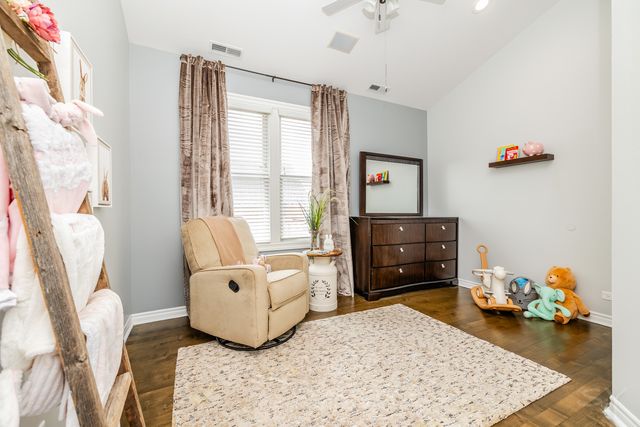 3238 N PIONEER Avenue, Chicago, IL 60634