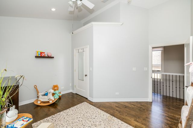 3238 N PIONEER Avenue, Chicago, IL 60634