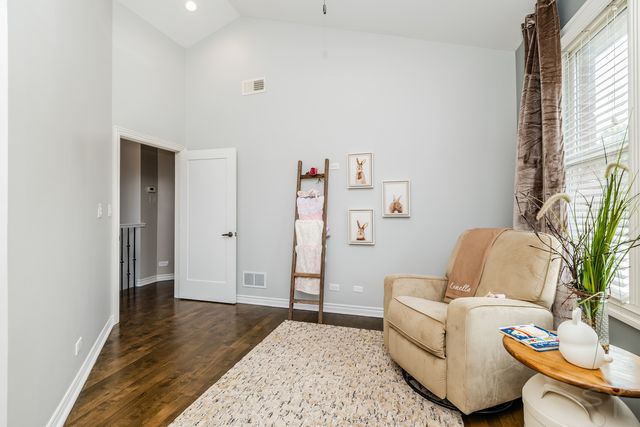 3238 N PIONEER Avenue, Chicago, IL 60634