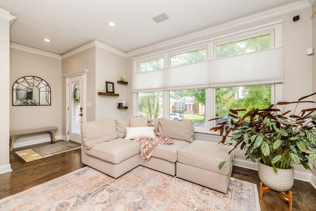3238 N PIONEER Avenue, Chicago, IL 60634