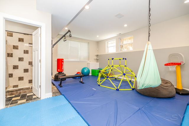 3238 N PIONEER Avenue, Chicago, IL 60634