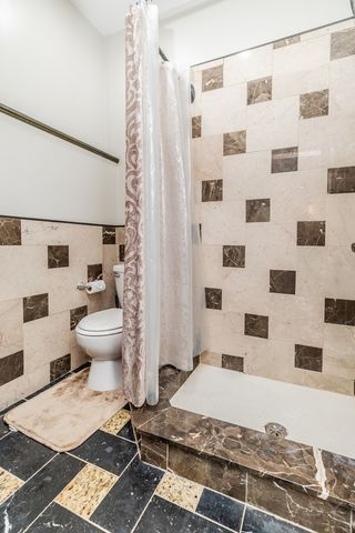 3238 N PIONEER Avenue, Chicago, IL 60634