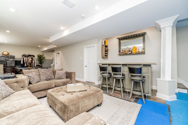 3238 N PIONEER Avenue, Chicago, IL 60634