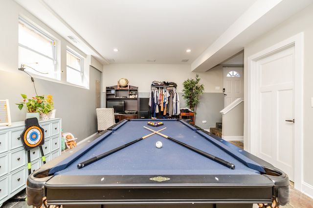 3238 N PIONEER Avenue, Chicago, IL 60634