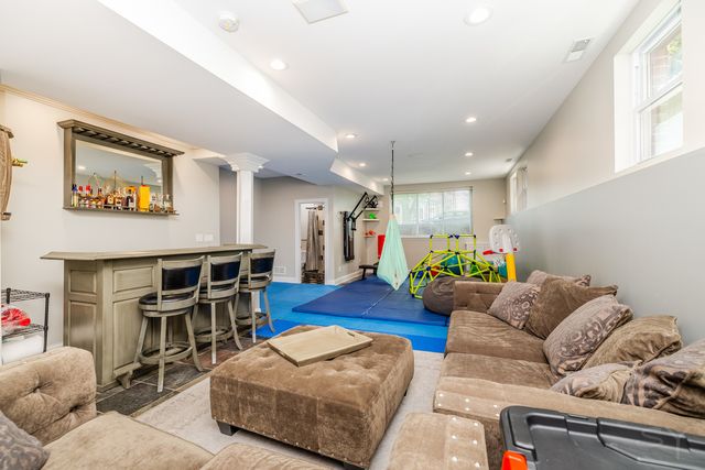 3238 N PIONEER Avenue, Chicago, IL 60634