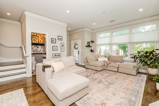 3238 N PIONEER Avenue, Chicago, IL 60634