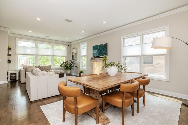 3238 N PIONEER Avenue, Chicago, IL 60634