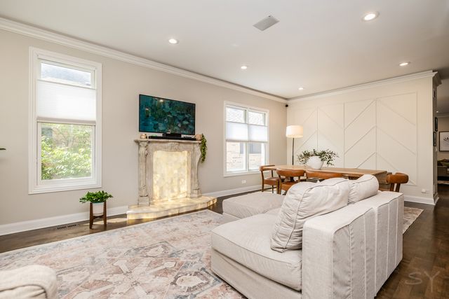 3238 N PIONEER Avenue, Chicago, IL 60634