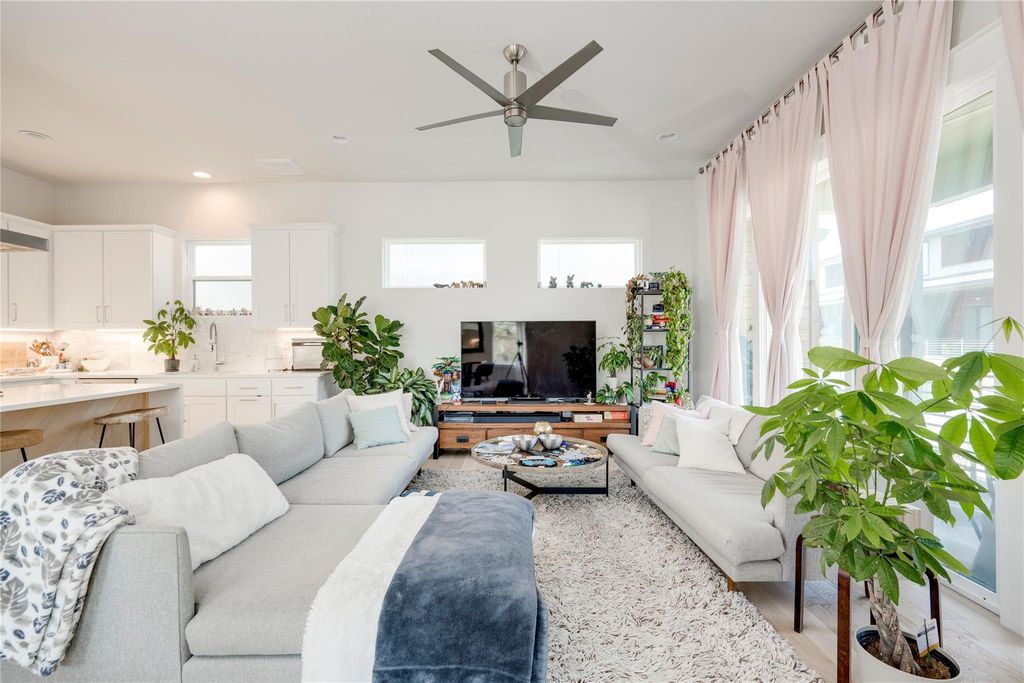 5002 Pecan Springs RD 1, Austin, TX 78723