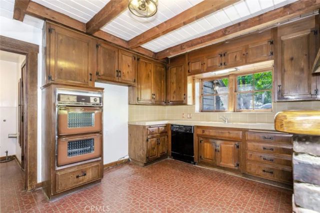 3853 Eureka Drive, Studio City, CA 91604