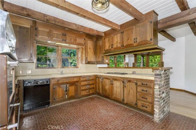 3853 Eureka Drive, Studio City, CA 91604