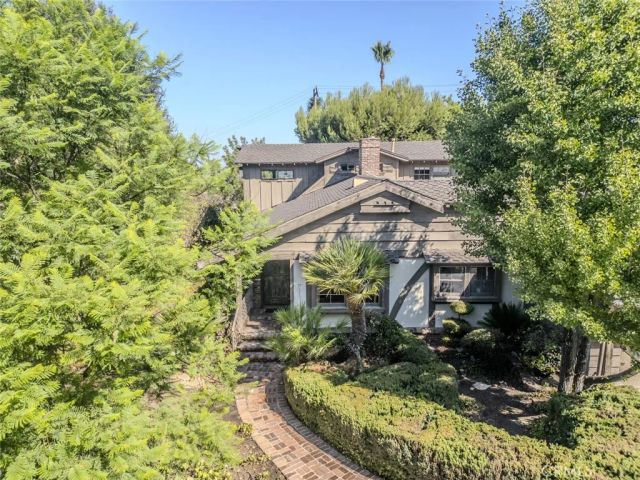 3853 Eureka Drive, Studio City, CA 91604