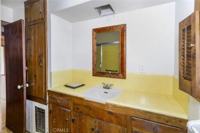 3853 Eureka Drive, Studio City, CA 91604