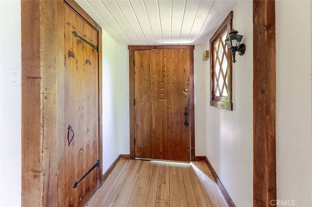 3853 Eureka Drive, Studio City, CA 91604