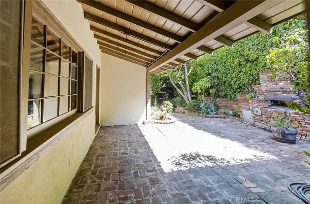 3853 Eureka Drive, Studio City, CA 91604