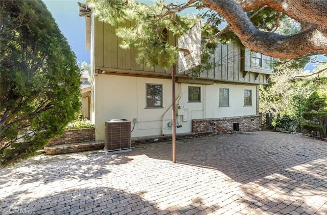 3853 Eureka Drive, Studio City, CA 91604