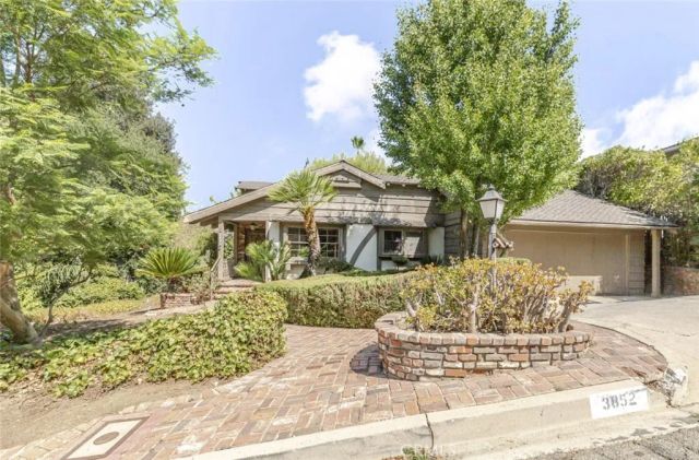 3853 Eureka Drive, Studio City, CA 91604