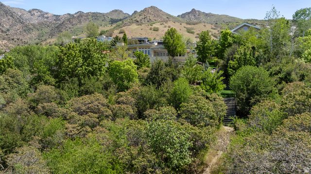 6394 S CANYON COVE DR, Holladay, UT 84121