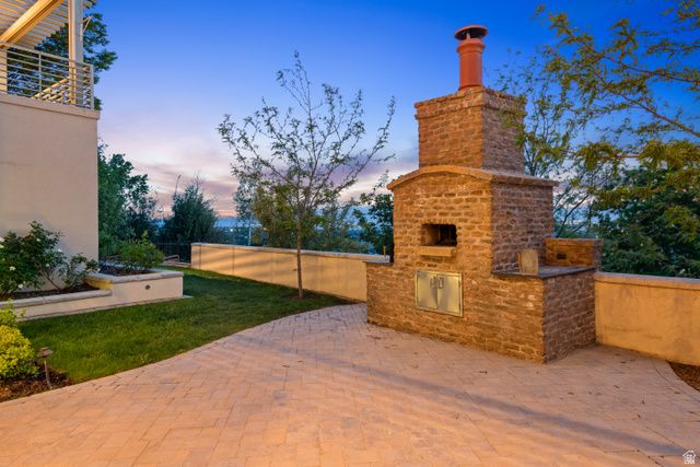 6394 S CANYON COVE DR, Holladay, UT 84121