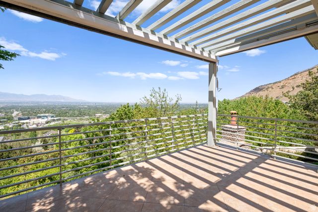 6394 S CANYON COVE DR, Holladay, UT 84121