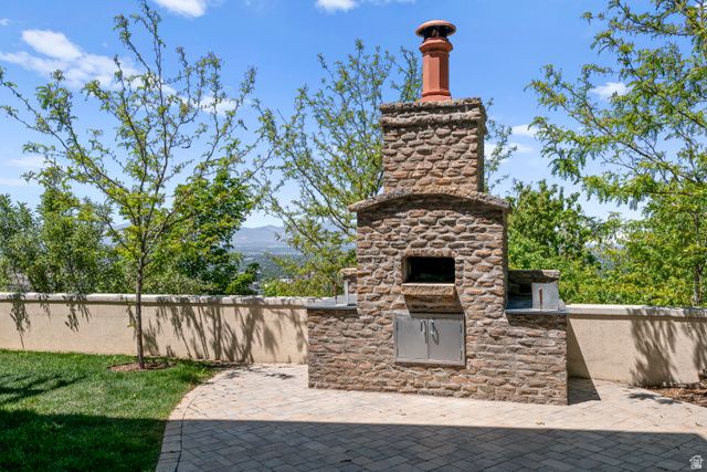 6394 S CANYON COVE DR, Holladay, UT 84121