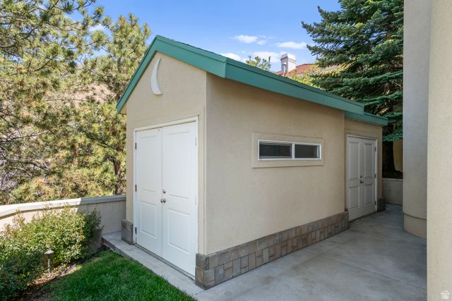 6394 S CANYON COVE DR, Holladay, UT 84121