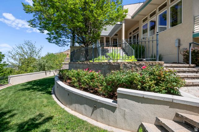 6394 S CANYON COVE DR, Holladay, UT 84121