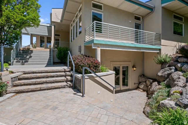 6394 S CANYON COVE DR, Holladay, UT 84121