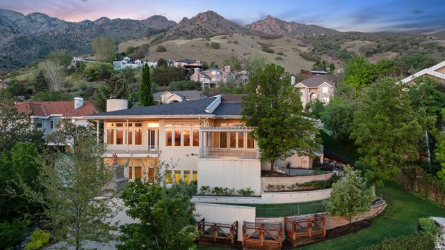 6394 S CANYON COVE DR, Holladay, UT 84121