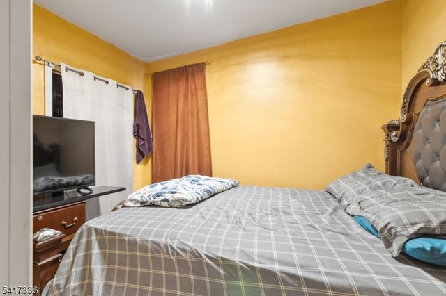 109 Franklin St, Elizabeth City, NJ 07206