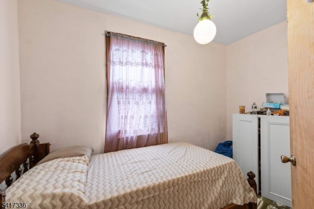 109 Franklin St, Elizabeth City, NJ 07206