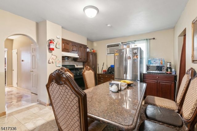 109 Franklin St, Elizabeth City, NJ 07206