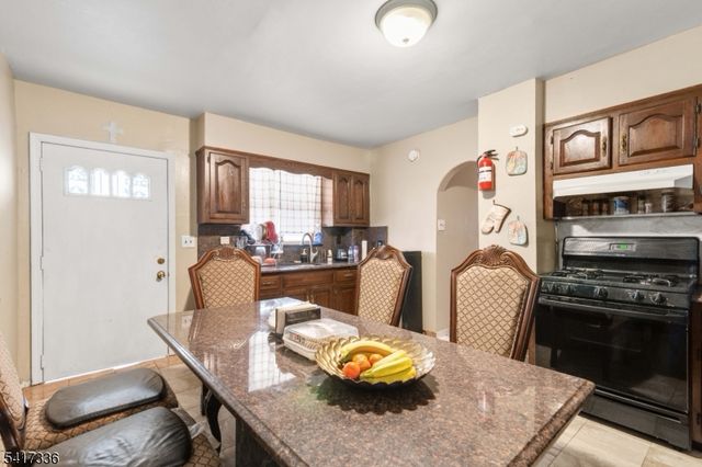 109 Franklin St, Elizabeth City, NJ 07206