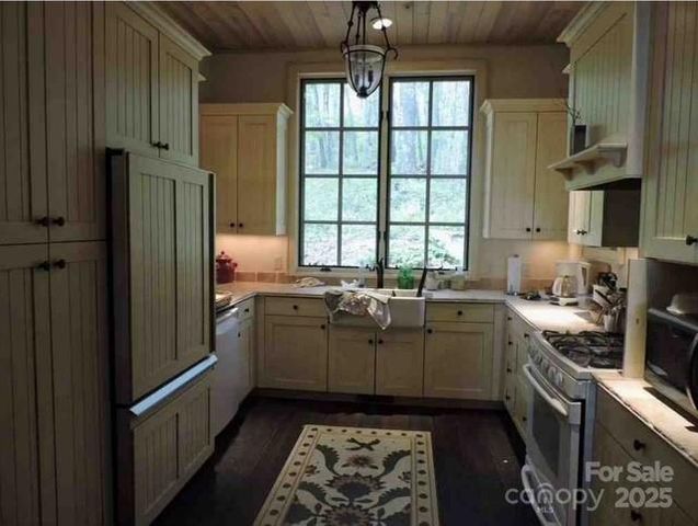 406 Pine Moss Trail, Hot Springs, NC 28743