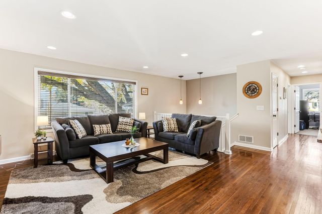 2390 Cohansey Boulevard, Roseville, MN 55113