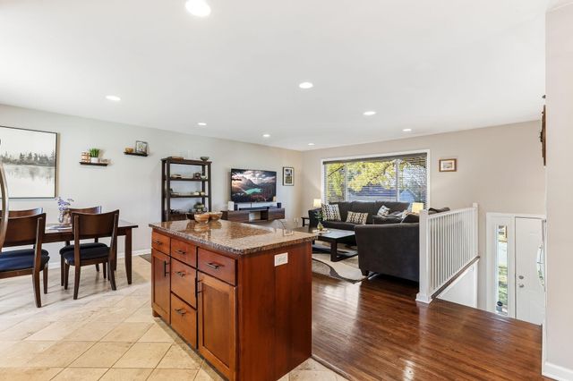 2390 Cohansey Boulevard, Roseville, MN 55113