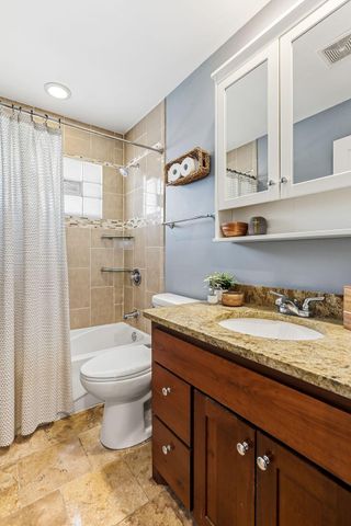 2390 Cohansey Boulevard, Roseville, MN 55113