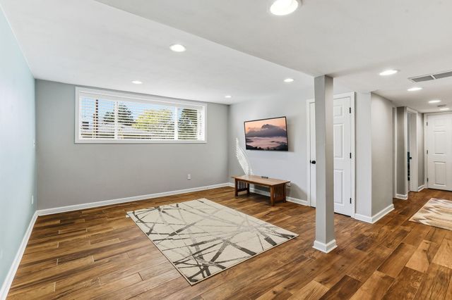 2390 Cohansey Boulevard, Roseville, MN 55113