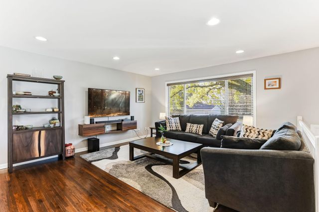 2390 Cohansey Boulevard, Roseville, MN 55113