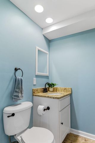 2390 Cohansey Boulevard, Roseville, MN 55113