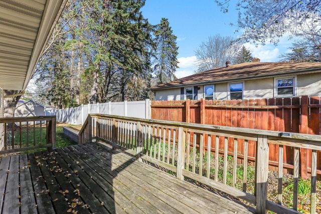 2390 Cohansey Boulevard, Roseville, MN 55113